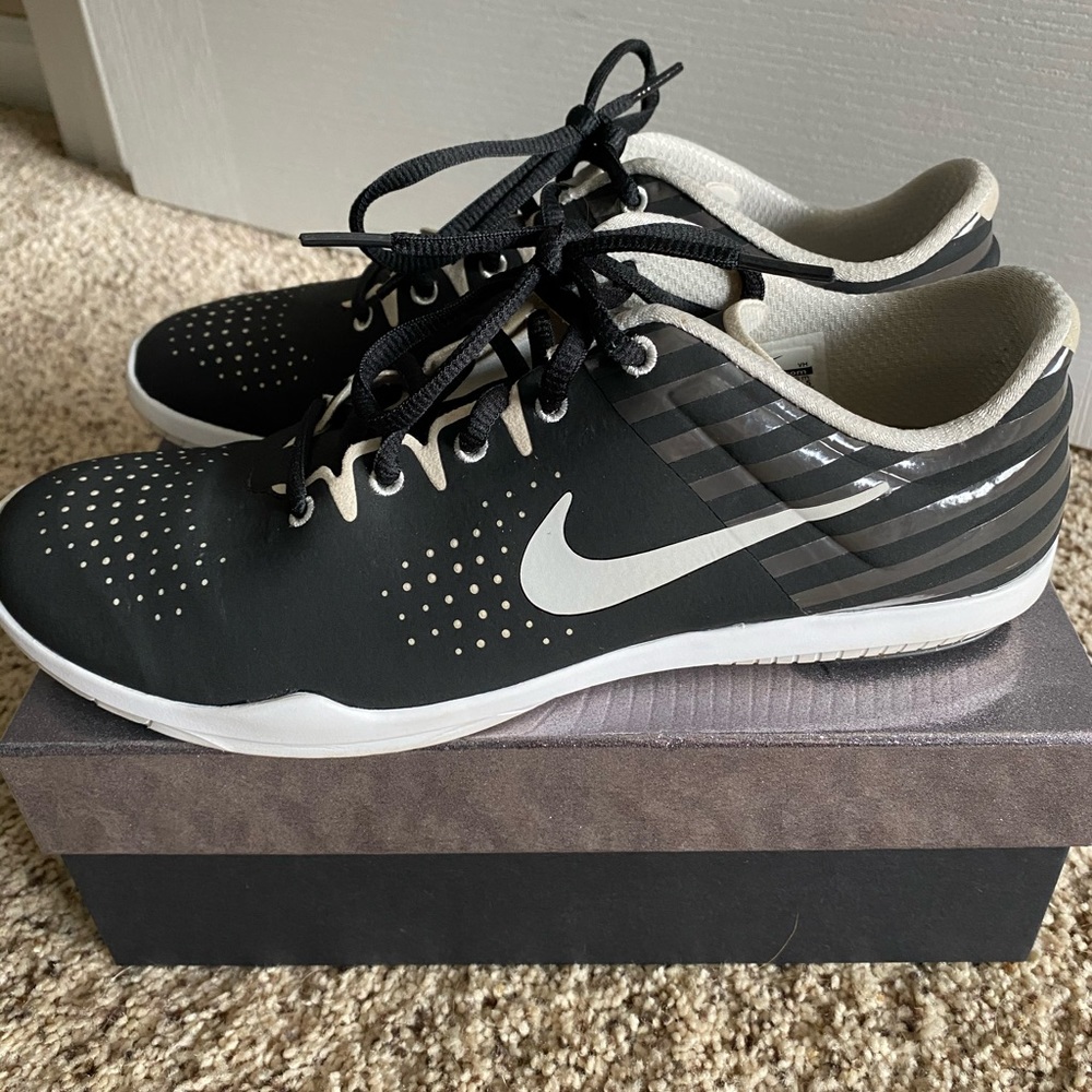 Black Nike Fitsole Tennis Shoes